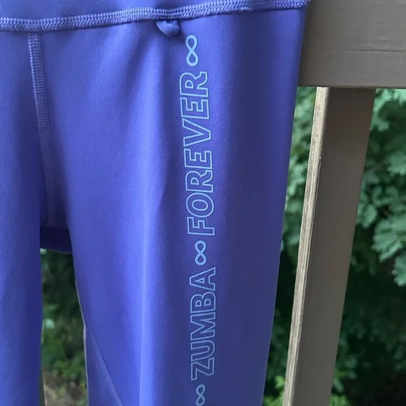 Zumba Fitness Purple Leggings Performance Wear - Picture 2 of 2